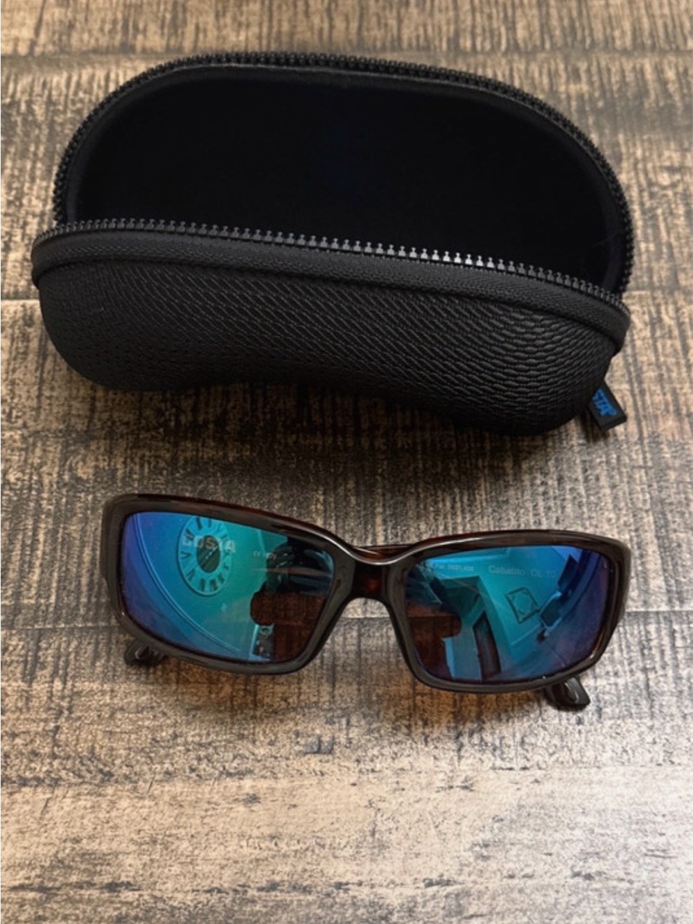 Women’s Polarized Costa Sunglasses w Blue Lens